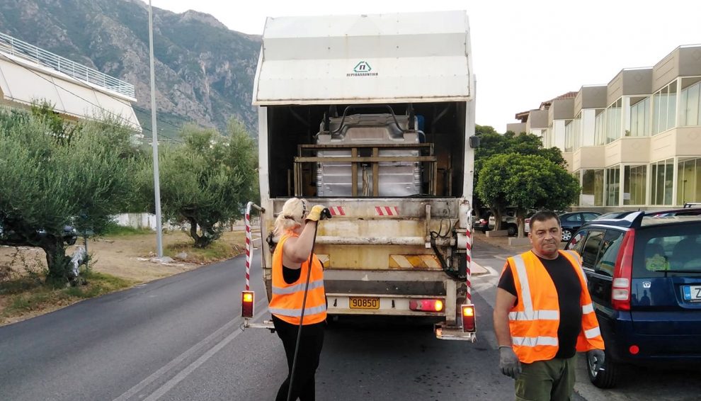 Καλαμάτα: Συνεχίζεται το πλύσιμο των κάδων από την Υπηρεσία Καθαριότητας