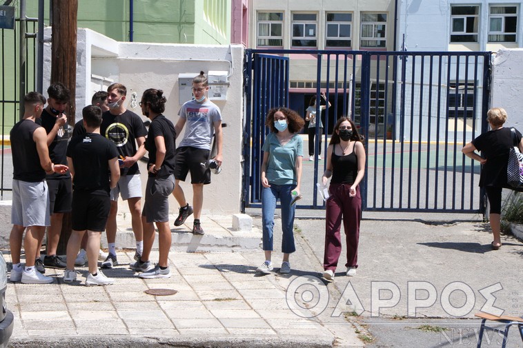 Παράταση για την εγγραφή αποτελεσμάτων των Πανελλαδικών Εξετάσεων μέσω SMS