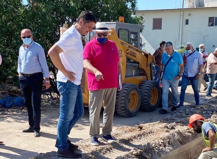 Στο υπό εξέλιξη έργο αντικατάστασης του δικτύου ύδρευσης Λογγά και Ανδριανής ο Γ. Αθανασόπουλος