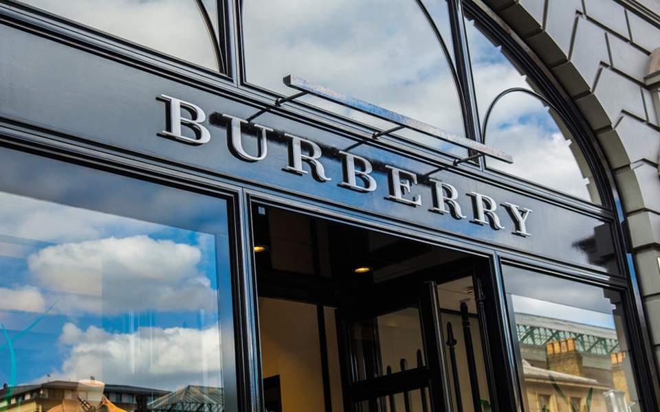 Αναβάλλει την επίδειξη μόδας ο οίκος Burberry λόγω του θανάτου του πρίγκιπα Φιλίππου