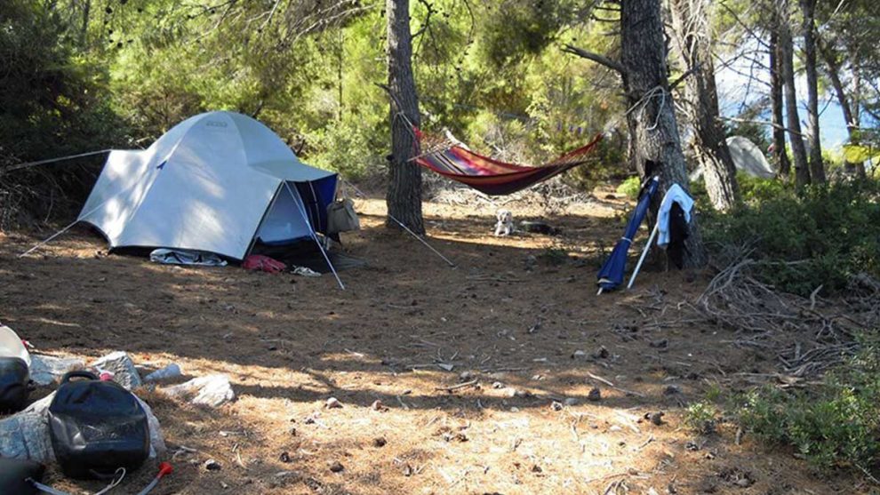 Ελαία: Συνελήφθησαν με ναρκωτικά άτομα που έκαναν ελεύθερο κάμπινγκ