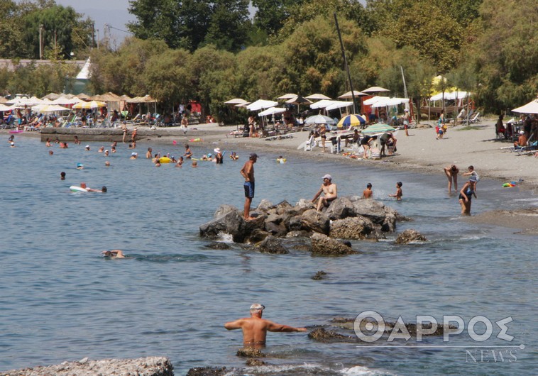 Την παραλία προτίμησαν και σήμερα πολλοί Καλαματιανοί