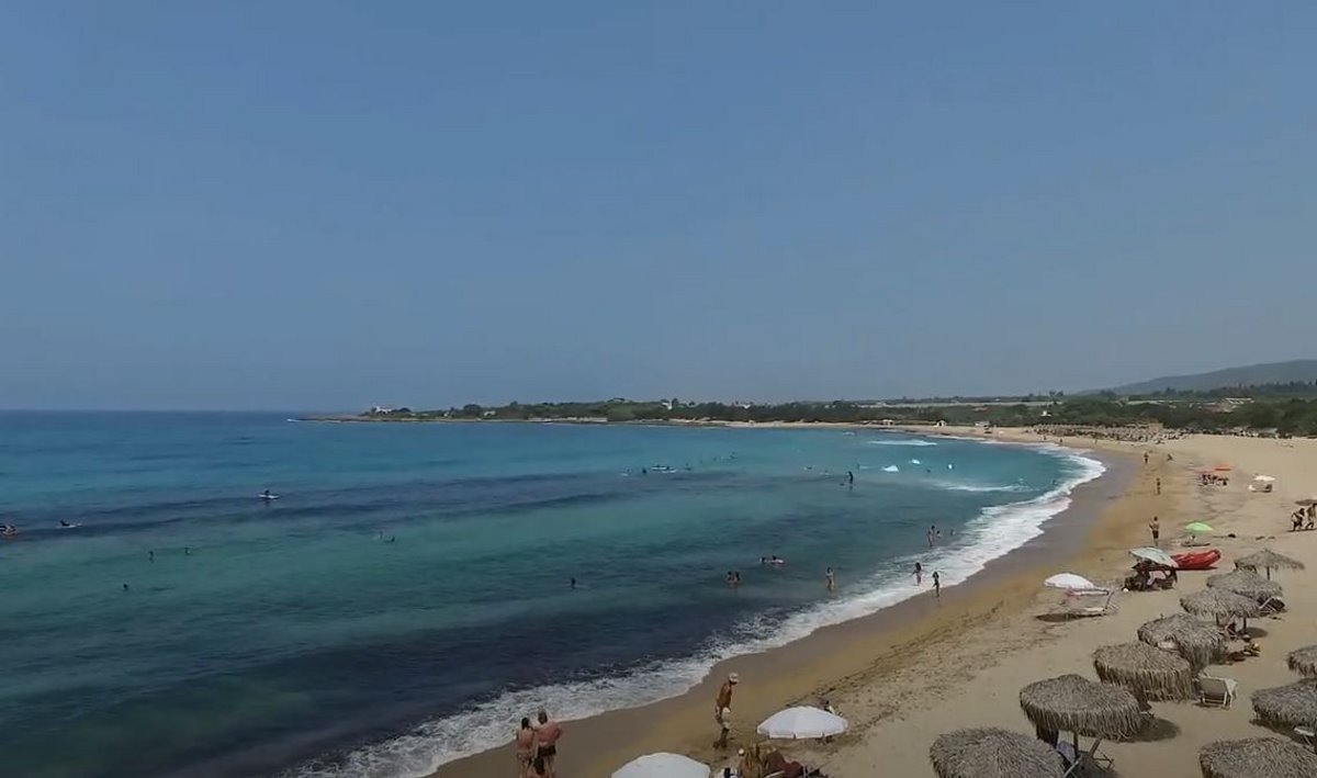 Βουτάμε σε δύο από τις καλύτερες παραλίες της Μεσσηνίας