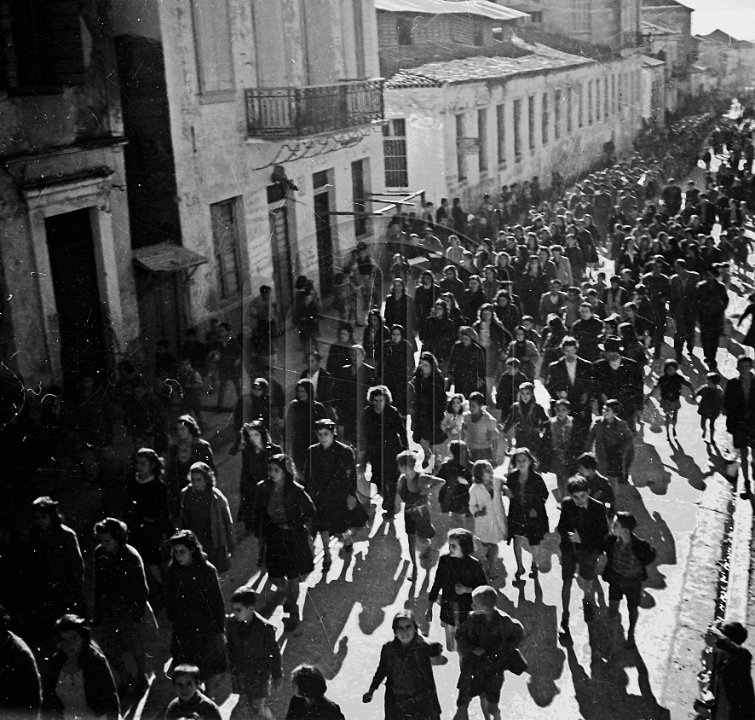 «ΘΑΡΡΟΣ» 15 Μαΐου 1913: Η χθεσινή απεργία των εργατριών μετάξης