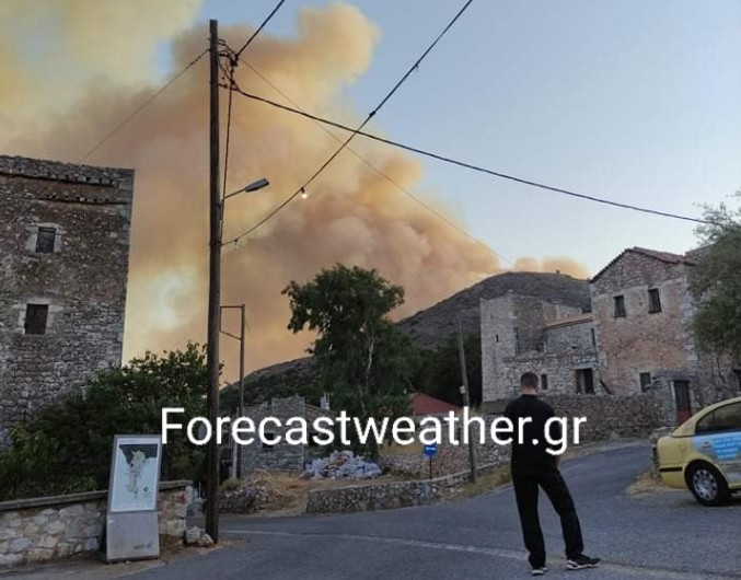 Μεγάλη φωτιά ξέσπασε στην Ανατολική Μάνη