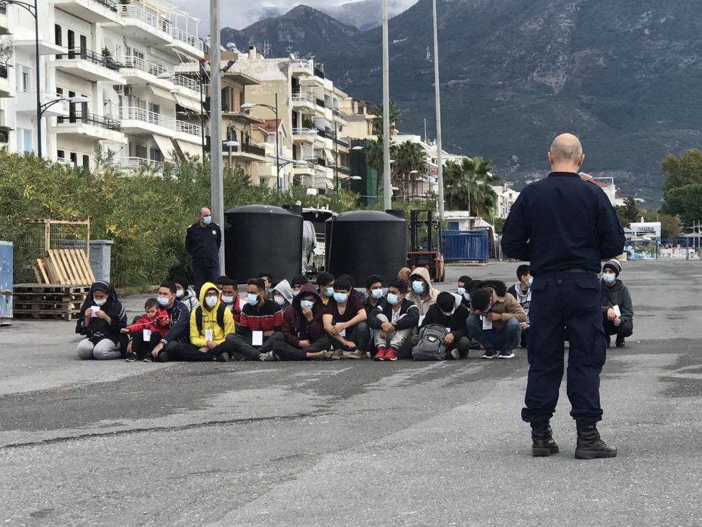 Στο λιμάνι της Καλαμάτας οι 46 μετανάστες που περισυνελέγησαν ανοιχτά της Ζακύνθου