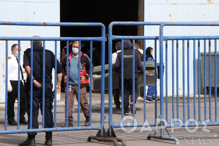 Καλύφθηκαν οι ανάγκες για ρούχα στους μετανάστες στο λιμάνι της Καλαμάτας