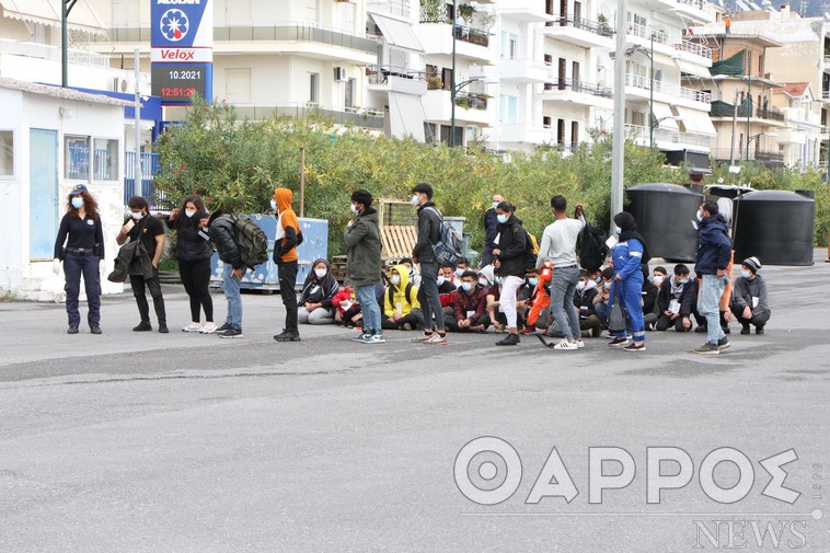 Καλαμάτα: Έκκληση για ρουχισμό για τους μετανάστες στο λιμάνι της Καλαμάτας