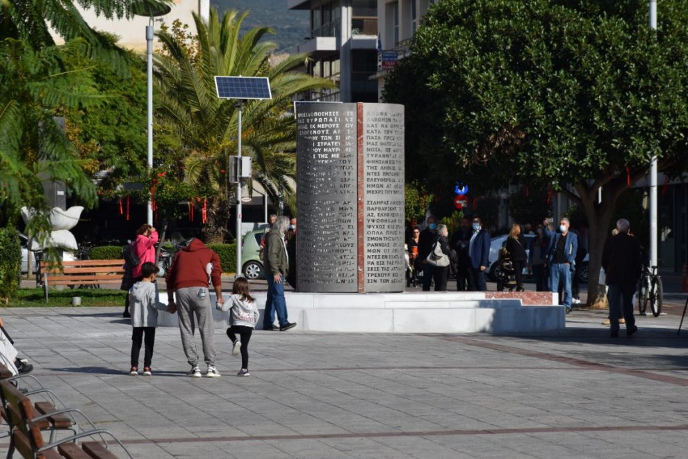 Ολοκληρώθηκε το «Μνημείο Φωτός» στην κεντρική πλατεία της Καλαμάτας