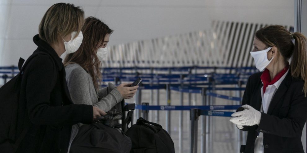 Εξαπλώνεται η παραλλαγή «Όμικρον»: Κρούσματα σε πολλές χώρες