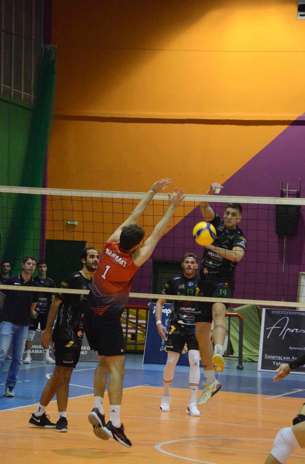 Ξανά 1η η Καλαμάτα ’80, 3-0 τον Πανερυθραϊκό και …δώρο ΑΕΚ