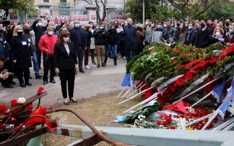 Επέτειος Πολυτεχνείου: Κατάθεση στεφάνων από ΠτΔ και αντιπροσώπους κομμάτων