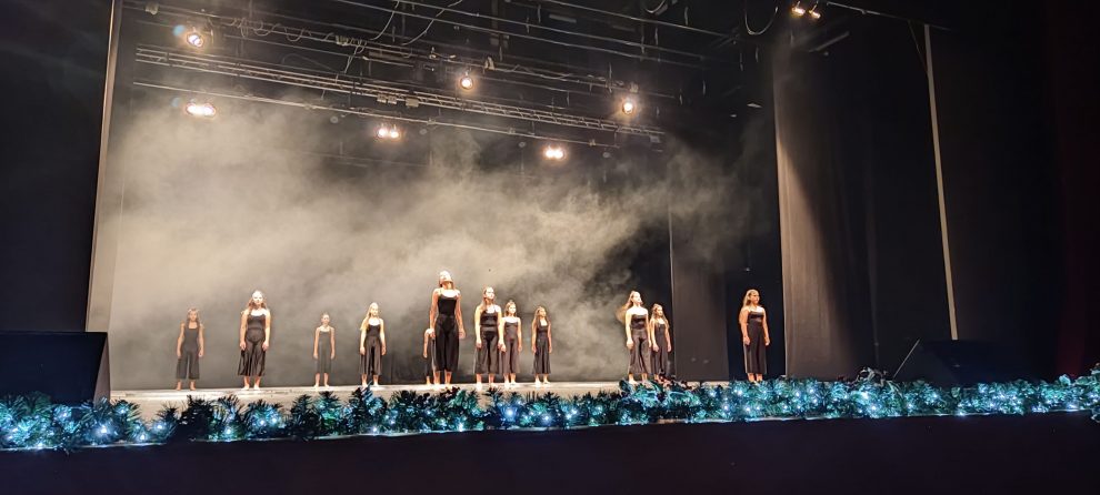 Θερμό χειροκρότημα  του κοινού στους μαθητές της Δημοτικής Σχολής Χορού Καλαμάτας
