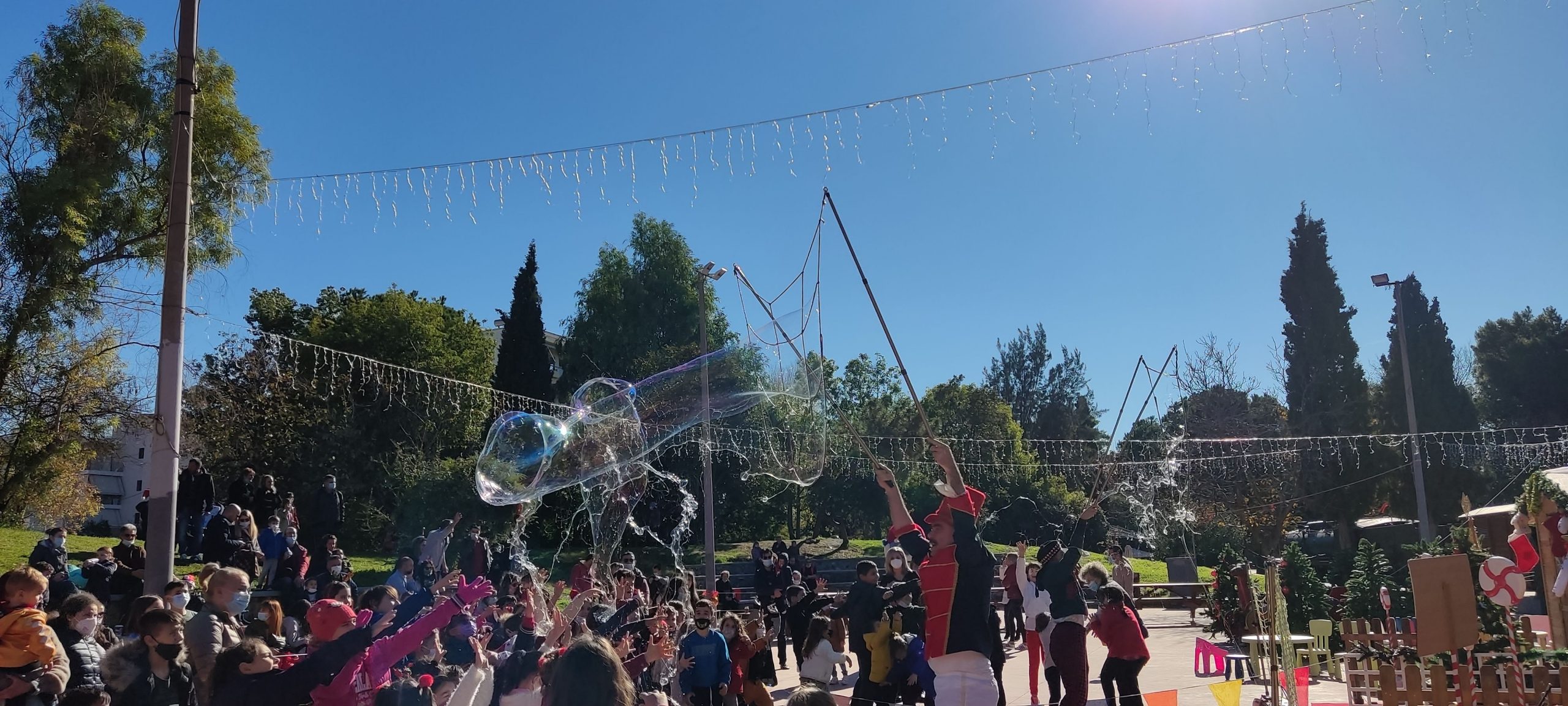 Παιδικά χαμόγελα και διασκέδαση στο Χριστουγεννιάτικο Σταθμό του Αϊ-Βασίλη