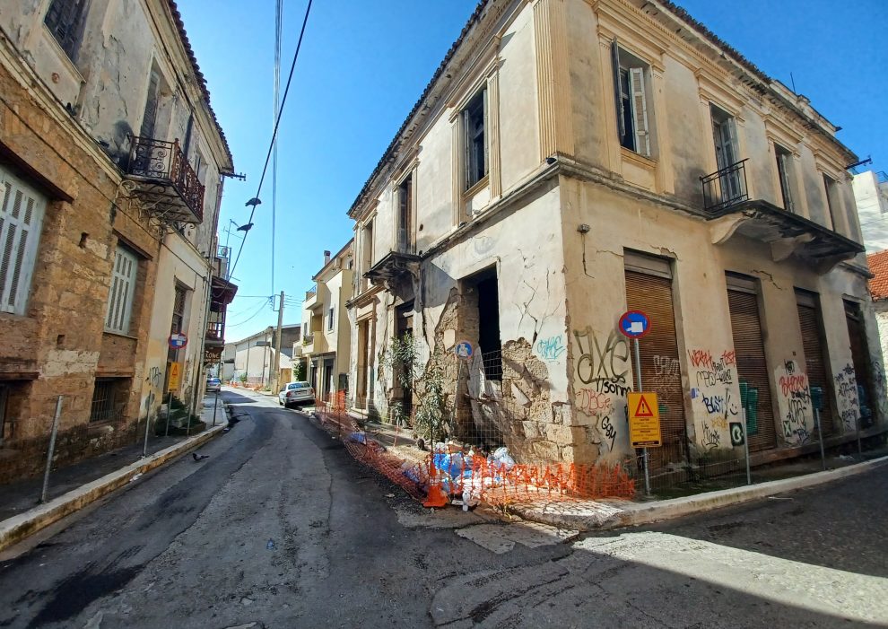 Σε γιορτινό  διάκοσμο η Καλαμάτα