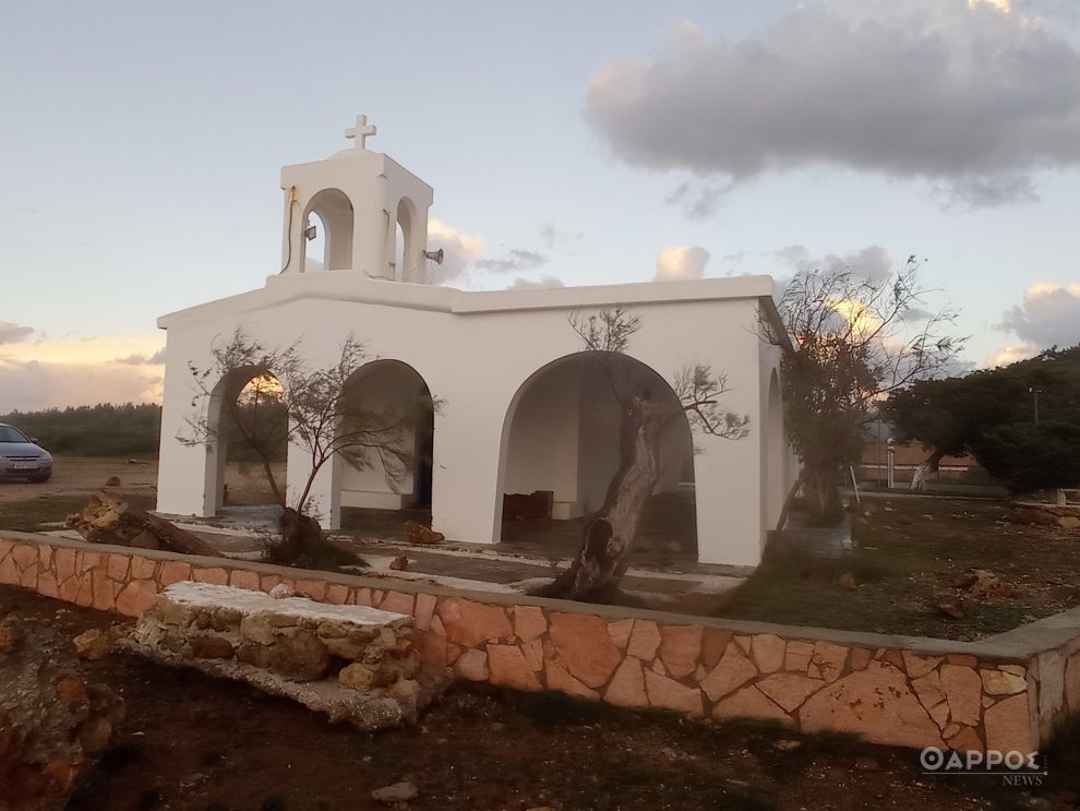 Λαγκούβαρδος: Η θάλασσα «μπήκε» στο εκκλησάκι του Αγίου Ιωάννη