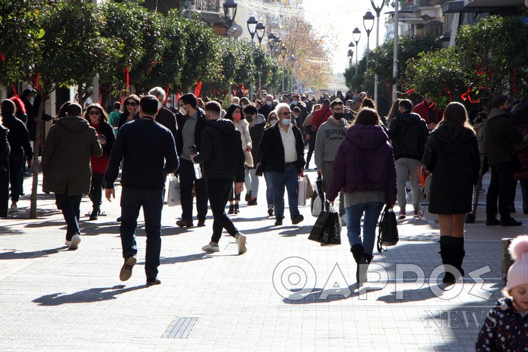 Πλημμύρισε από κόσμο και παιδικές φωνές το κέντρο της Καλαμάτας