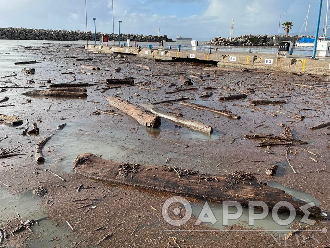 Σε βούρκο μετατράπηκε η μαρίνα της Καλαμάτας