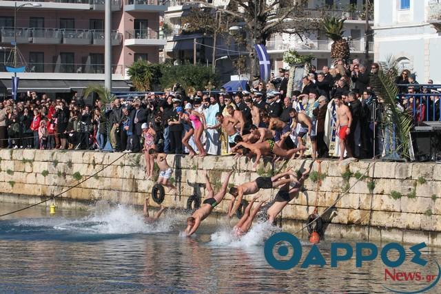 Καλαμάτα: Ο Αγιασμός των υδάτων με μάσκες και αποστάσεις