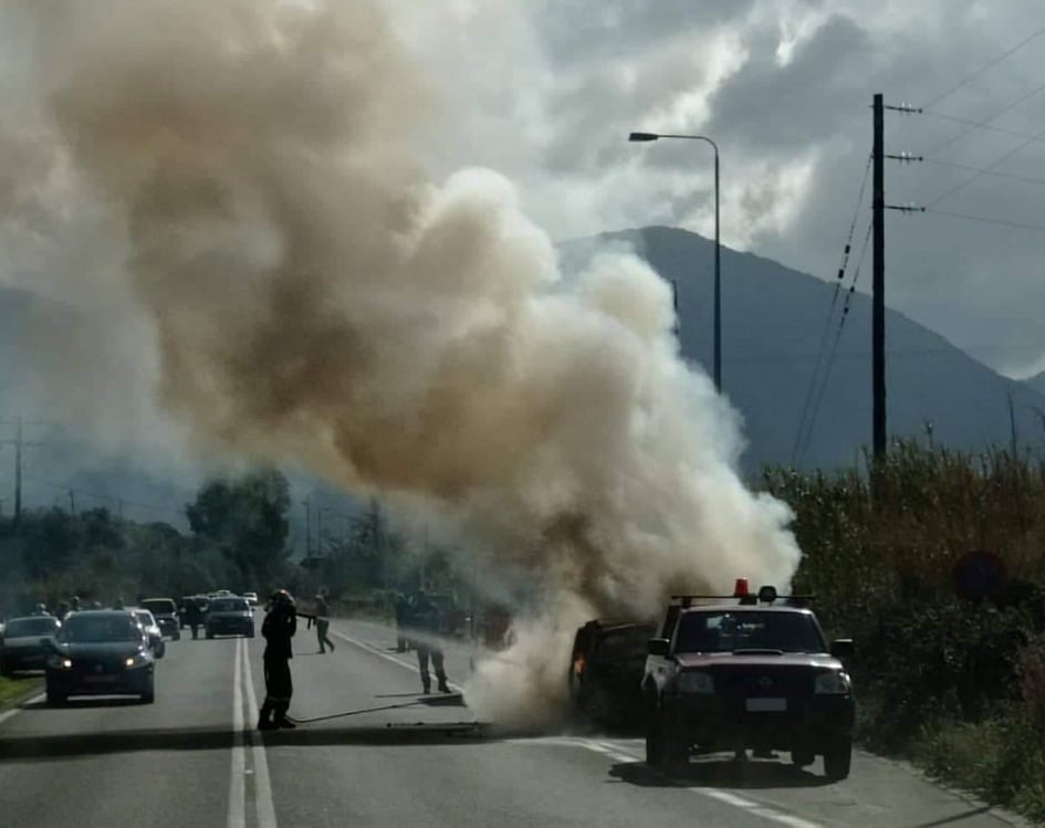 Καλό Νερό: Αυτοκίνητο τυλίχθηκε στις φλόγες