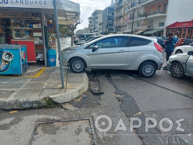 Καλαμάτα: Σφοδρή σύγκρουση οχημάτων – Αυτοκίνητο κατέληξε σε περίπτερο