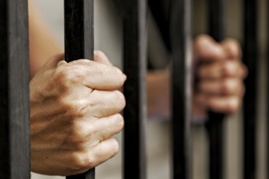 Ποινές φυλάκισης: Αυστηροποιείται το νομικό πλαίσιο – Απαγόρευση της αναστολής έκτισης ποινής