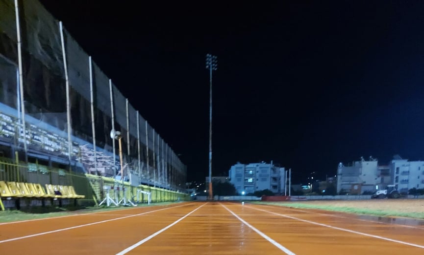 Μήνες τώρα σβηστός  πυλώνας του Σταδίου