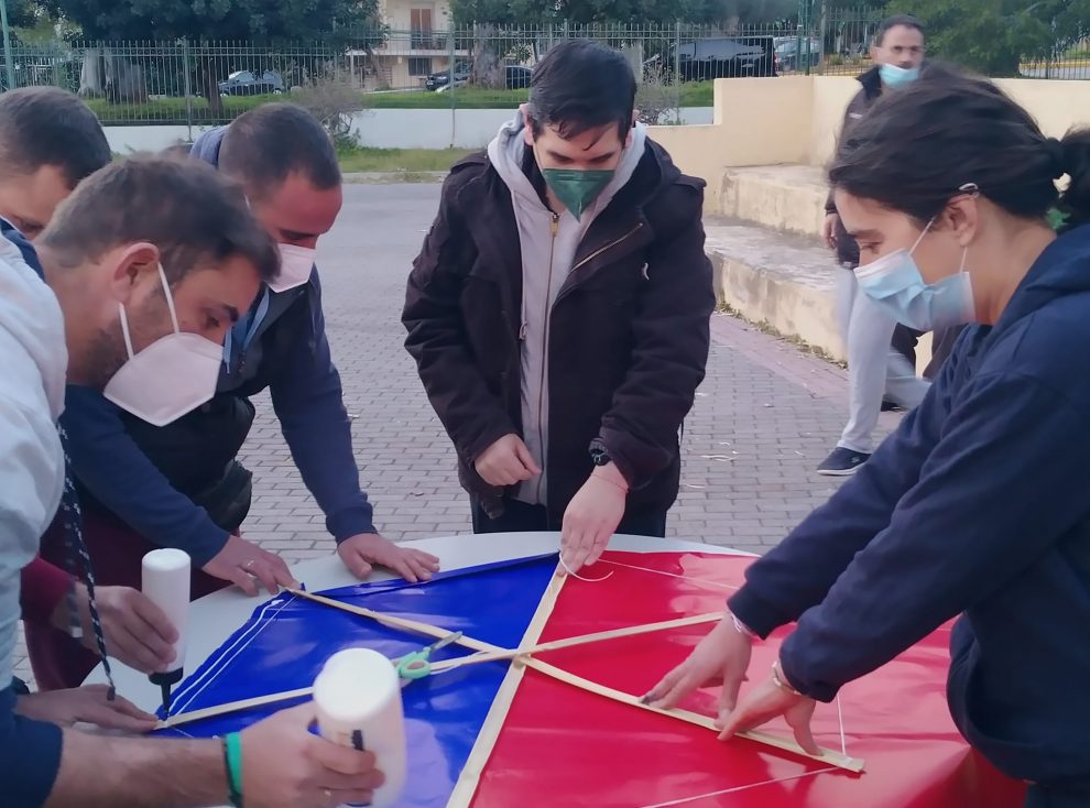 Κατασκευή χαρταετού και παραδοσιακό γαϊτανάκι