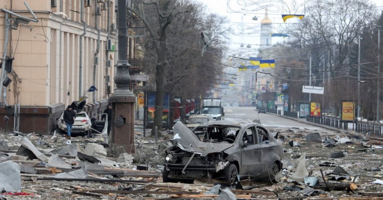 Εισβολή στην Ουκρανία: Τις πληγές του μετρά το Χάρκοβο με τουλάχιστον 600 κατεστραμμένα κτίρια