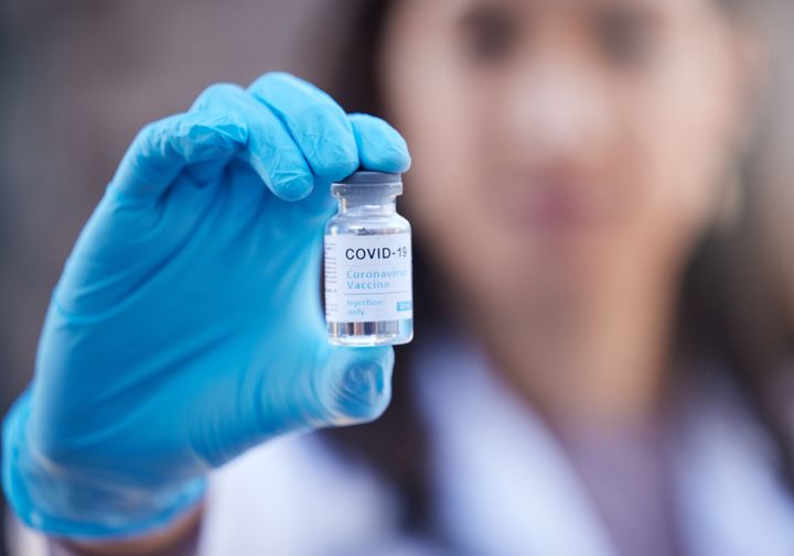Κορωνοϊός: Πόσο σημαντική είναι η τρίτη δόση του εμβολίου κατά της μετάλλαξης Όμικρον