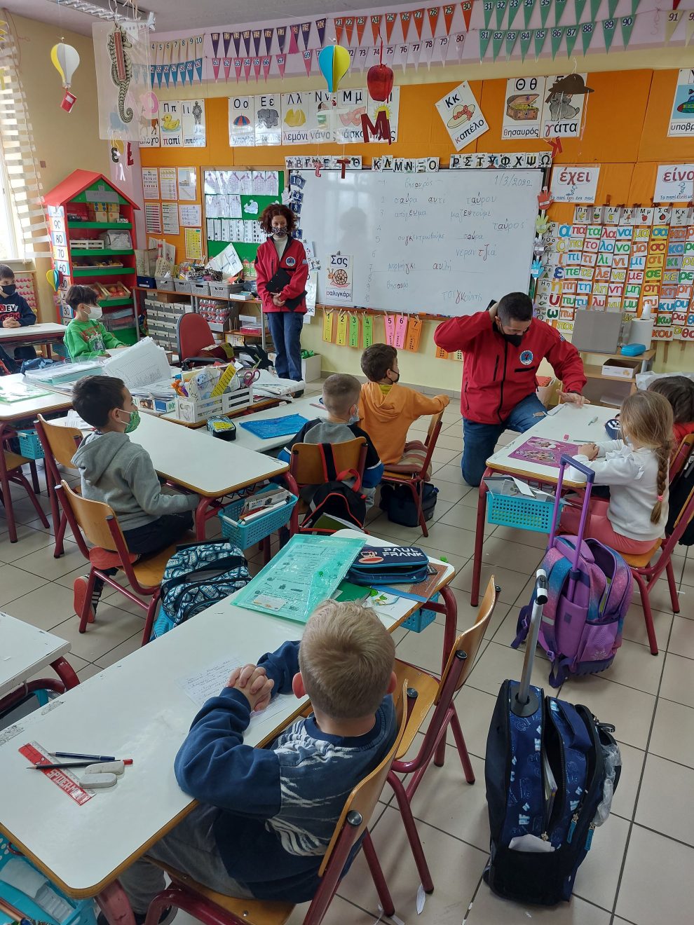 Άσκηση σεισμού στο Δημοτικό Σχολείο Λεΐκων υπό την καθοδήγηση της Ελληνικής Ομάδας Διάσωσης
