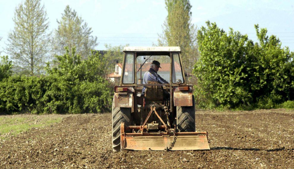 Κούρεμα φόρου εισοδήματος έως  50% για συγχωνεύσεις αγροτών