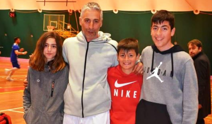 Ο Κώστας Παυλόπουλος εξακολουθεί να σκοράρει και κάνει προπονήσεις μαζί με τα τρία του παιδιά