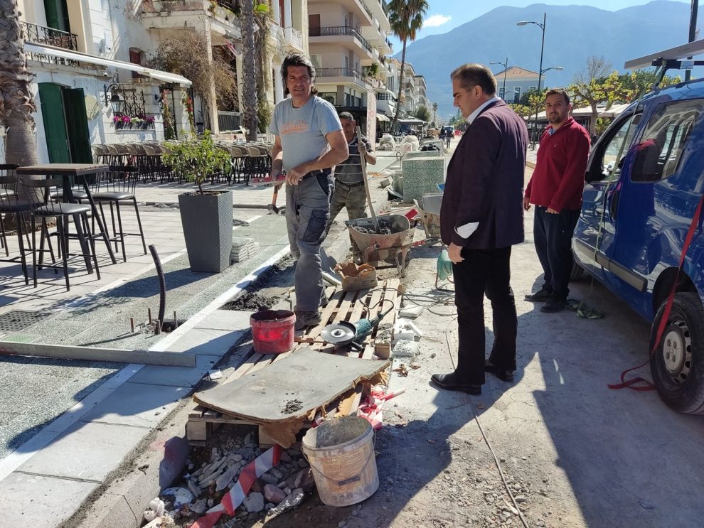 Αυτοψία του δημάρχου στην παραλιακή -Ικανοποίηση για την πορεία  ανάπλασης στη Ναυαρίνου