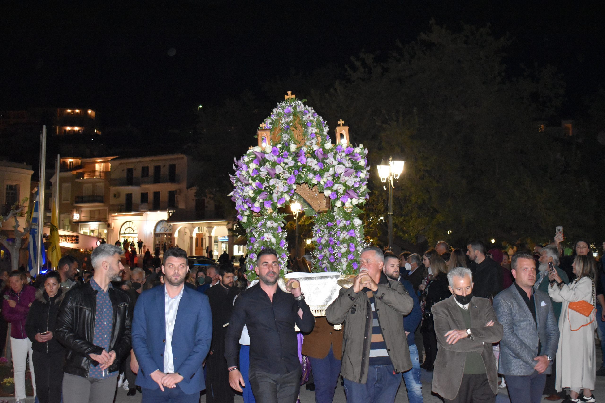 Με κατάνυξη και ευλάβεια η περιφορά του Επιταφίου στην Πύλο
