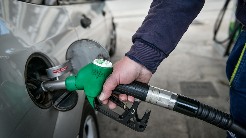 Επίδομα βενζίνης: Στις 26 Απριλίου ανοίγει η πλατφόρμα – Τι αναφέρει το ΦΕΚ