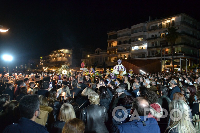 Εντυπωσιακή και φέτος η συνάντηση των τριών Επιταφίων στο λιμάνι της Καλαμάτας