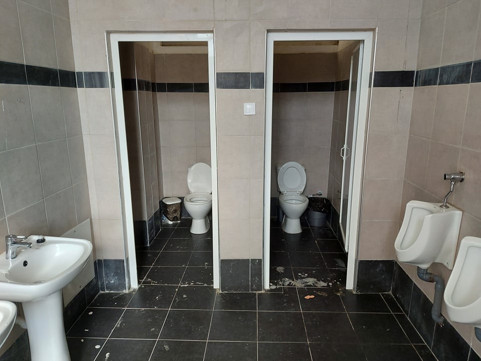 Δημοτικό Στάδιο Καλαμάτας -Μνημείο ντροπής το έργο: Από το 2018 έως το 2023 θα φτιάχνουν τις τουαλέτες του!