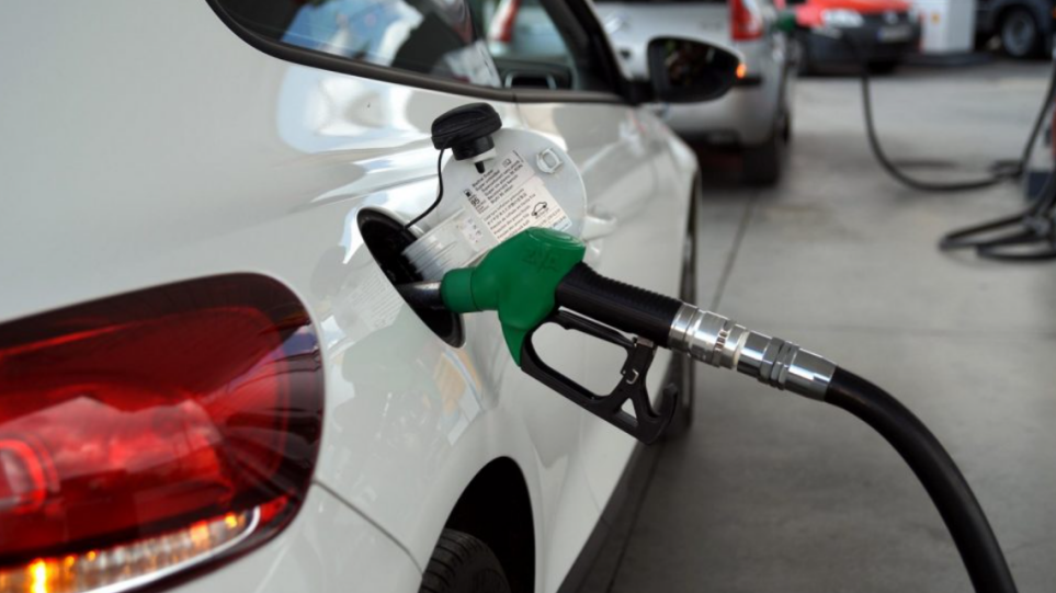 Σκαρφαλωμένη στα 2 ευρώ η τιμή της βενζίνης  στη Μεσσηνία, με το μέλλον άγνωστο