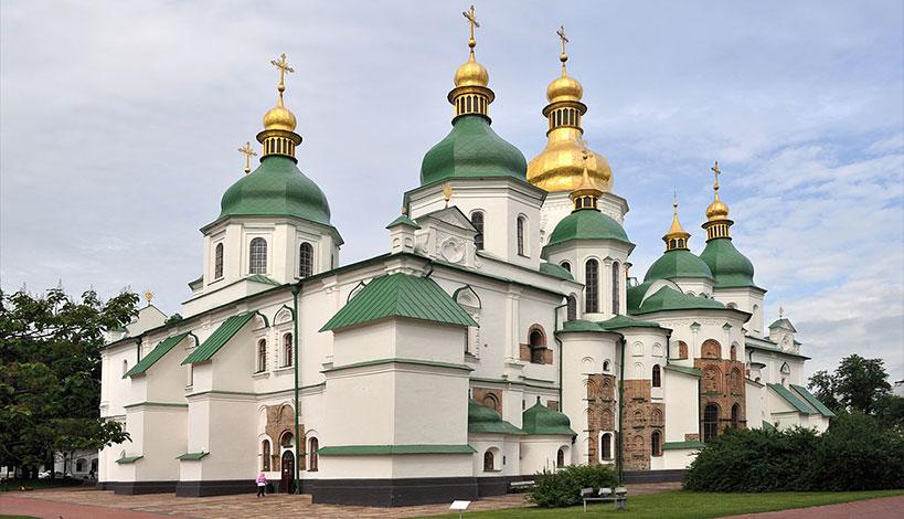 Η Ουκρανική Ορθόδοξη Εκκλησία διακήρυξε την “πλήρη ανεξαρτησία” της από το Πατριαρχείο Μόσχας