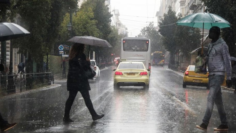 Καιρός: Προβλήματα στην Αττική, αγνοείται άνδρας στην Εύβοια