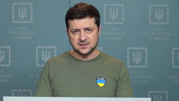 B. Ζελένσκι στην ΕΡΤ: «Ο πόλεμος θα τελειώσει όταν νικήσει η Ουκρανία»