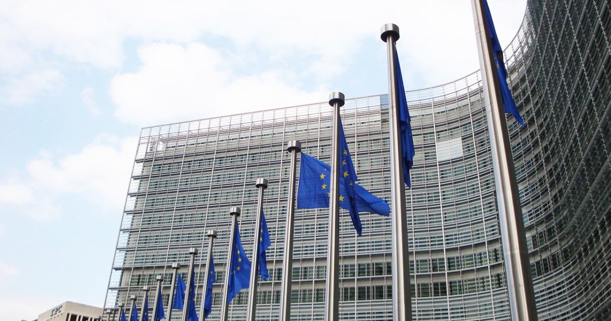 Ίσες αποστάσεις από την Κομισιόν μετά την επίθεση Ερντογάν σε Μητσοτάκη