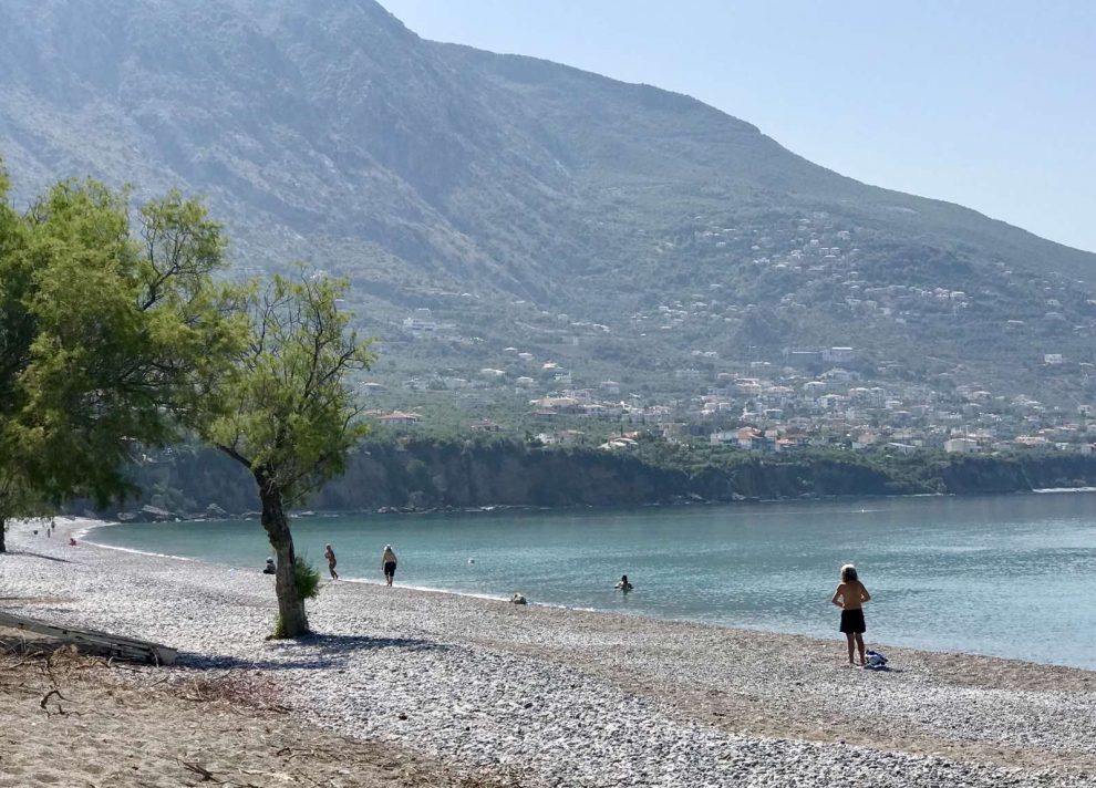 Τα καλοκαιρινά μπάνια ξεκίνησαν στην Καλαμάτα