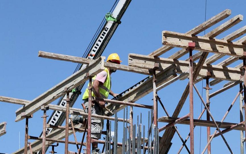 Μεσσηνία: Έκλεψαν τις σκαλωσιές από οικοδομή και τις πήγαν σε άλλη να δουλέψουν