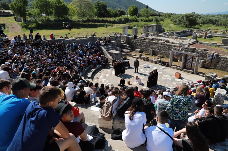 Συνεχίστηκε με «Τρωάδες» το 9ο Διεθνές Νεανικό Φεστιβάλ Αρχαίου Δράματος