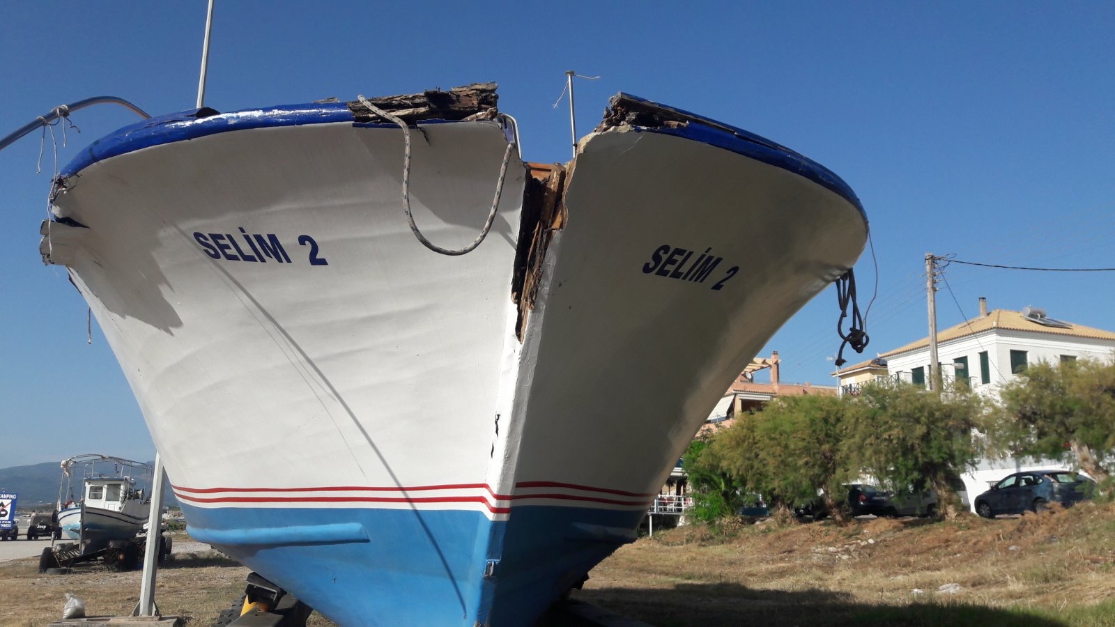 Κυπαρισσία: Σκάφος εντοπίστηκε στα βράχια