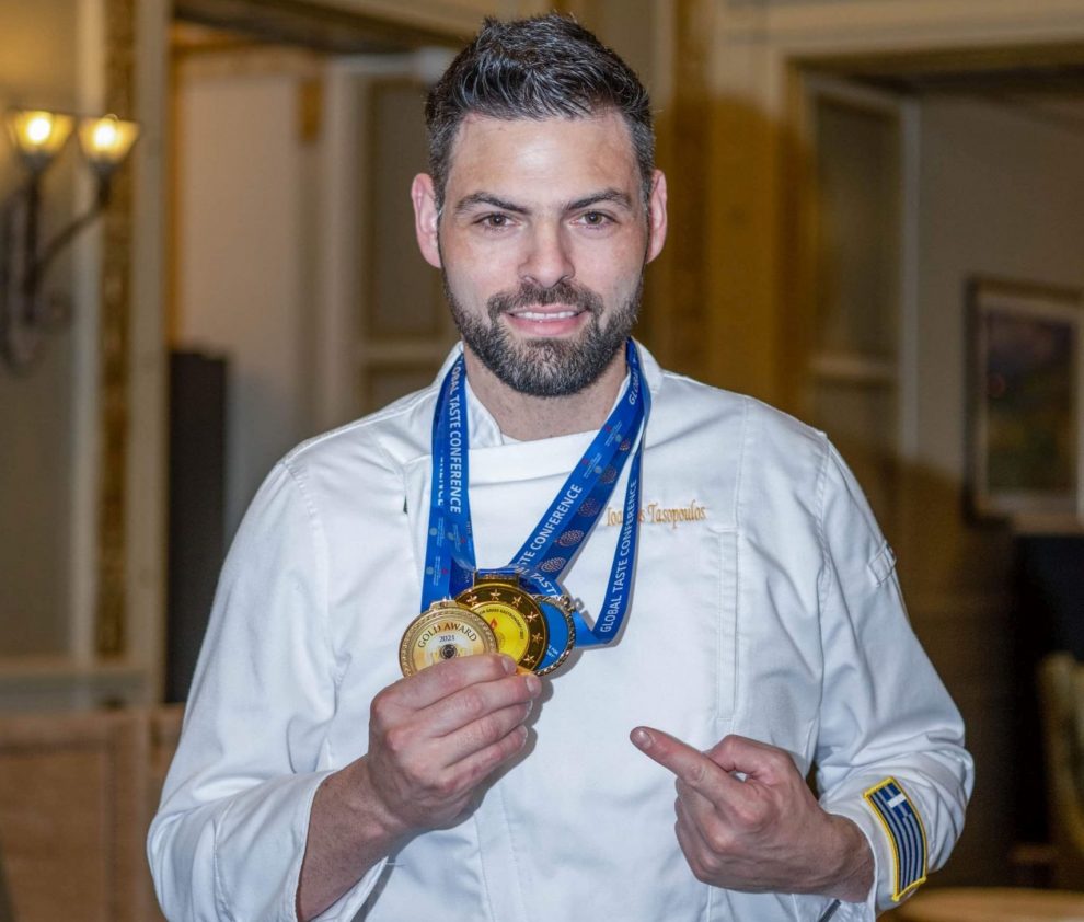 Διαπρέπει στο Σικάγο ο Φιλιατρινός pastry chef Γιάννης Τασόπουλος με το ταλέντο του και το κατάστημά του