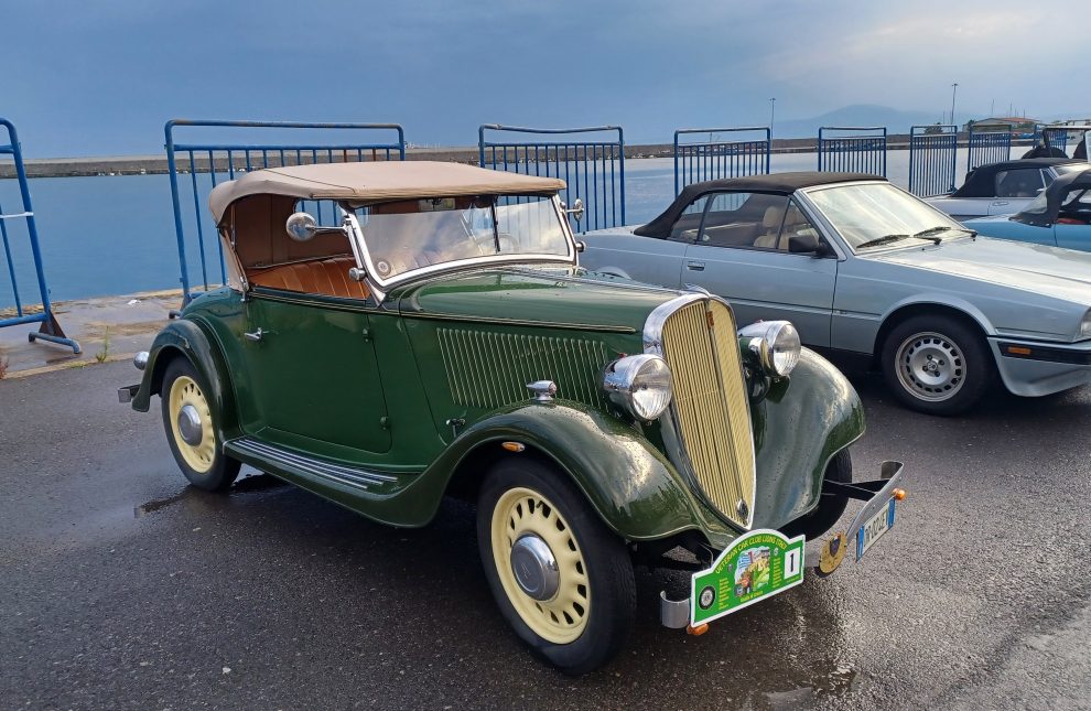 Εντυπωσίασαν τα αυτοκίνητα -αντίκες  του Veteran Car Club Lions Italy