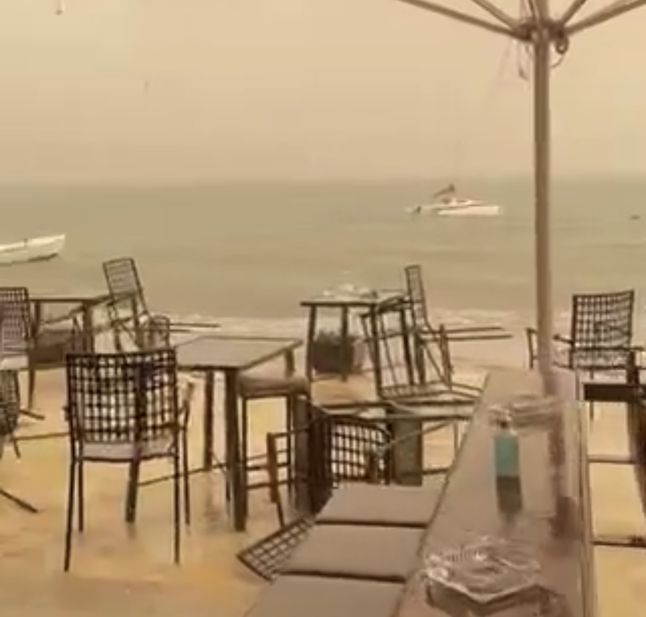 Ζημιές σε καταστήματα της Γιάλοβας από ξαφνικό μπουρίνι